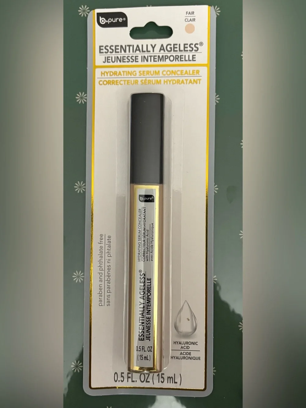 Hydrating Serum Concealer with glycerin, and hyaluronic acid. Color: Fair.